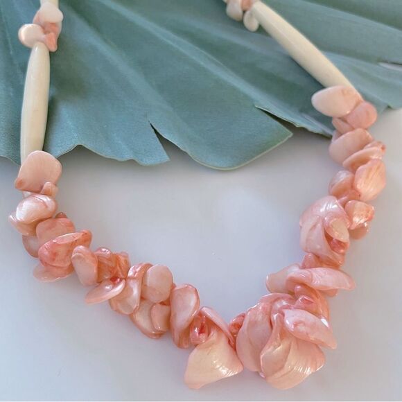 Vintage Pink Mother of Pearl Shell Necklace - Picture 4 of 4